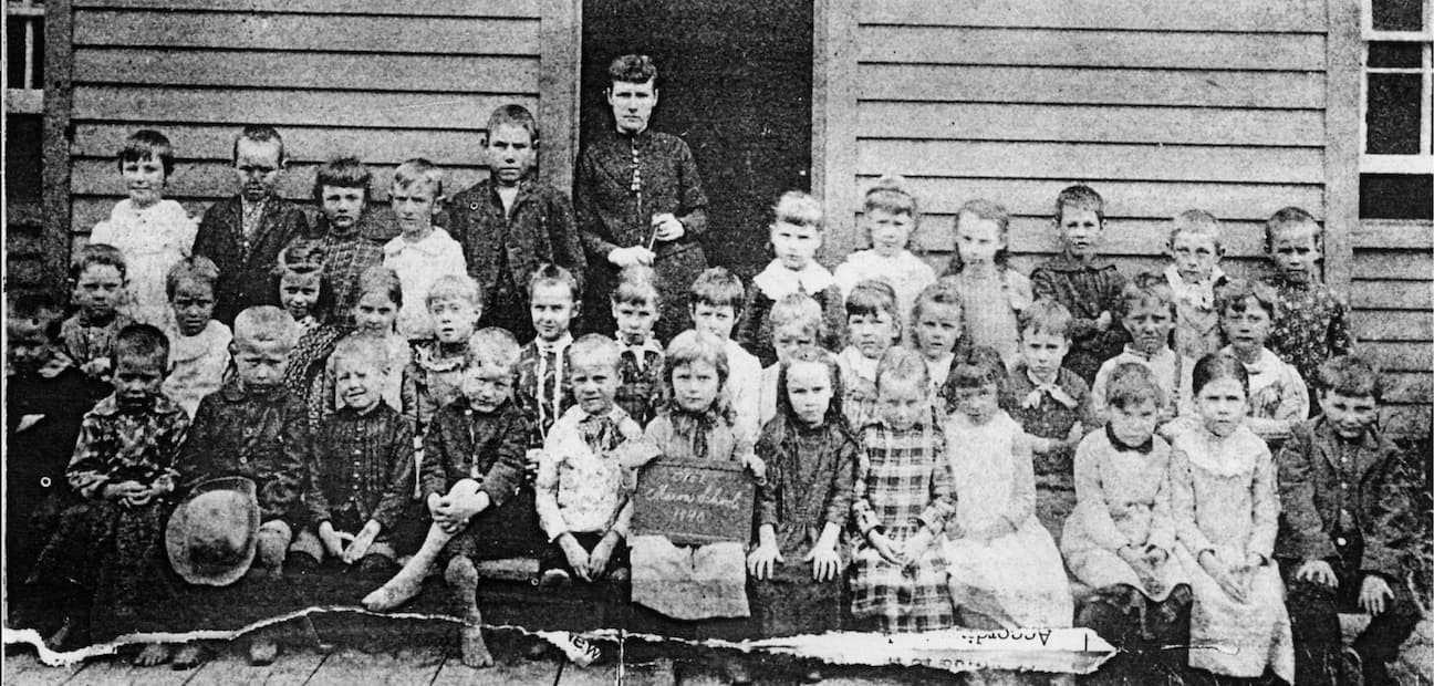 Maroa school building and students around 1890
